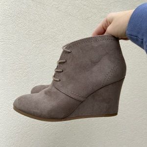 LACE-UP MAUVE SUEDE BOOTIES